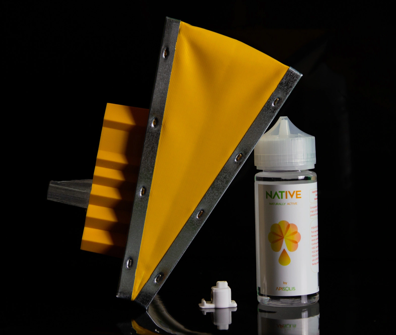 Apisolis Pack - Smokeless Smoker, Native Solution & Coil - Innovative Beekeeping ALT Text: Image of the Apisolis pack featuring the smokeless smoker in profile, the Native solution, and the coil, showcased on the homepage.